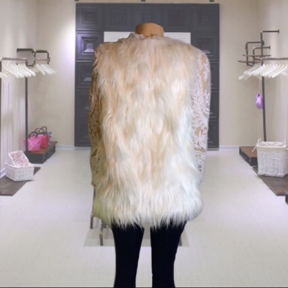 Fuzzy White Faux Fur Vest - Picture 4 of 4